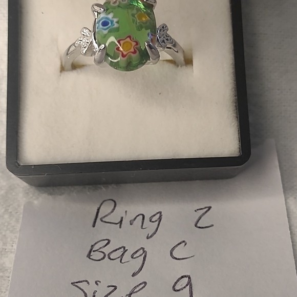 New women's size 9 floral ring - Picture 4 of 5